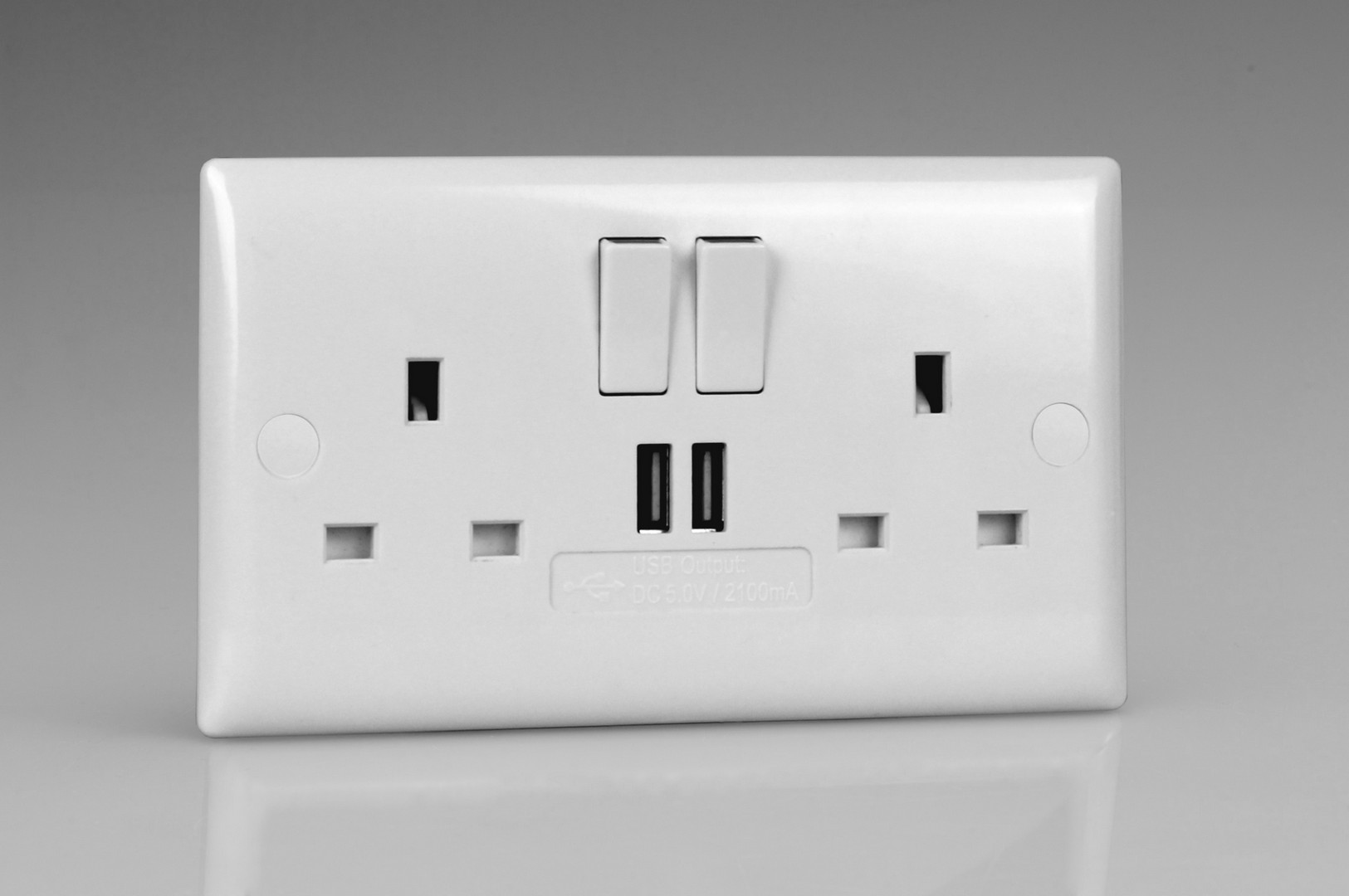 2-Gang 13A Single Pole Switched Socket + 2x5V DC 2100mA USB Charging Ports